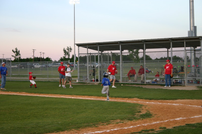 2007/04(April)/Leopards-Baseball-04-26/800x600_2007-04-26-Leopards-vs-Reds-101-Seth-foul.JPG