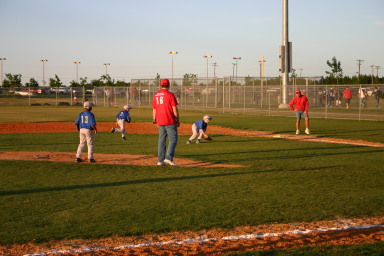 2007-04-26-Leopards-vs-Reds-040-Ryan-fields-ball.JPG