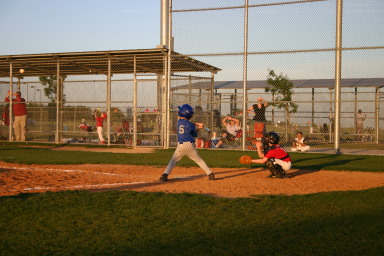 2007-04-26-Leopards-vs-Reds-066-Chance-pop-fly-out.JPG