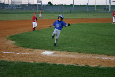 2007-04-26-Leopards-vs-Reds-105-Clayton-3rd-base.JPG