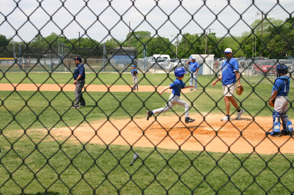 2007/04(April)/Leopards-Baseball-04-28/1024x768_2007-04-28-Leopards-04-Chance.JPG