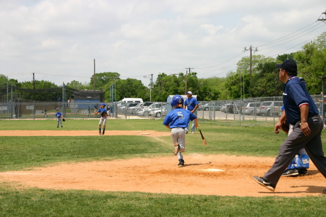 2007/04(April)/Leopards-Baseball-04-28/640x480_2007-04-28-Leopards-08-Chance.JPG