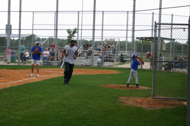 2007/05(May)/Leopards-Baseball-05-06-vs-Braves/640x480_2007-05-06-Leopards-18-Chance.JPG