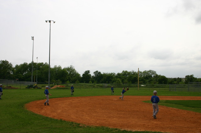 2007/05(May)/Leopards-Baseball-05-06-vs-Braves/640x480_2007-05-06-Leopards-35-Seth.JPG