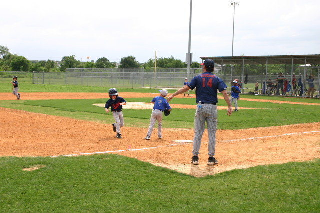 2007/05(May)/Leopards-Baseball-05-06-vs-Braves/640x480_2007-05-06-Leopards-45-Hunter.JPG