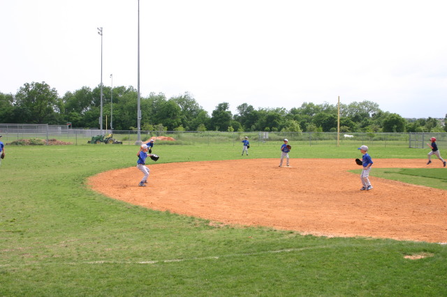 2007/05(May)/Leopards-Baseball-05-06-vs-Braves/640x480_2007-05-06-Leopards-51-Trip-Hunter-Seth.JPG
