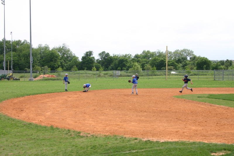 2007/05(May)/Leopards-Baseball-05-06-vs-Braves/800x600_2007-05-06-Leopards-40-Trip-Seth.JPG