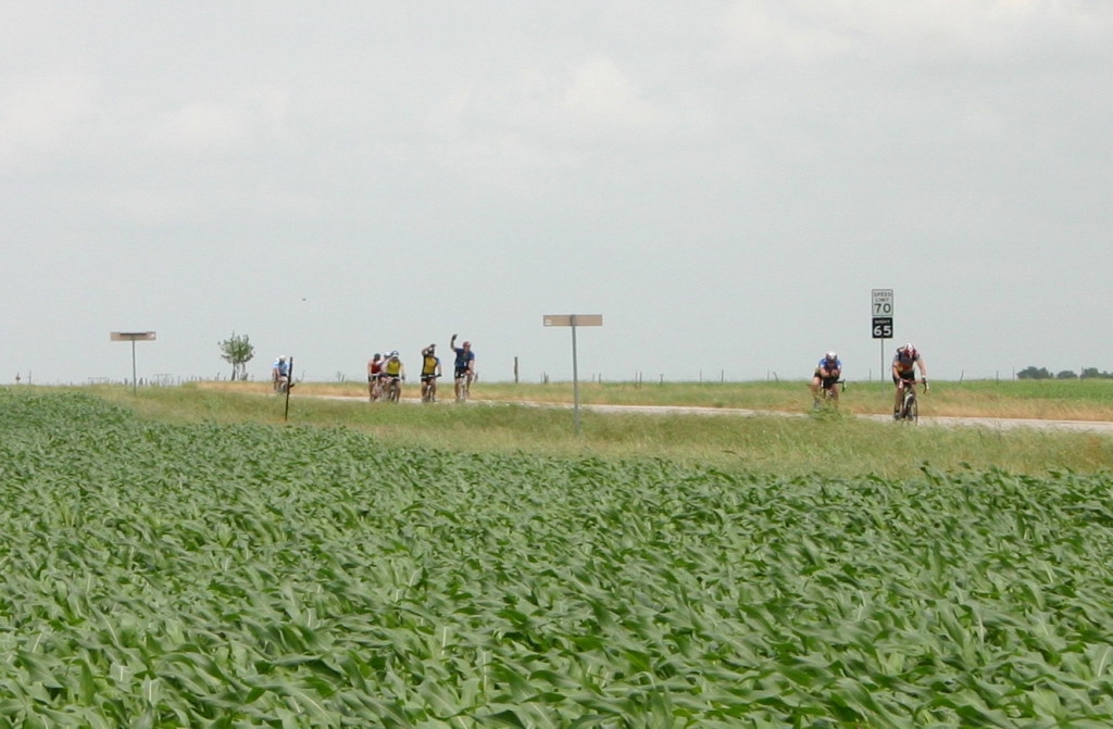 2007/05(May)/Shiner-BASH-85mi-bike-ride/1024x768_2007-05-05-Shiner-85mi-ride-10-Travis-Ben-Ren.jpg