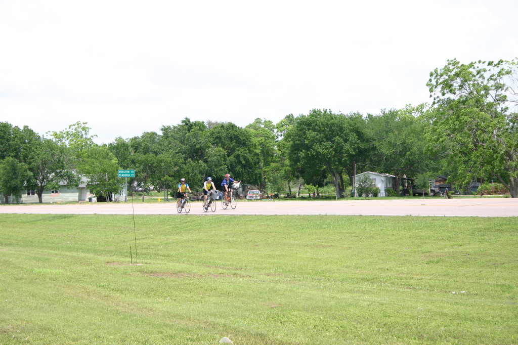 2007-05-05-Shiner-85mi-ride-28-Travis-Ben-Ren.JPG
