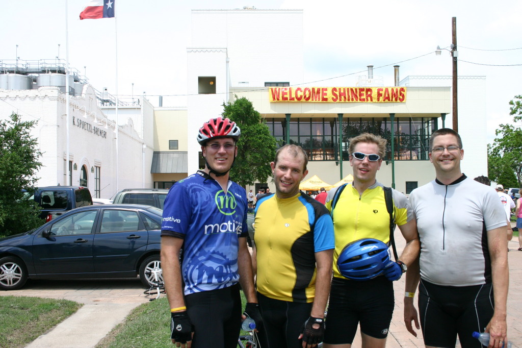 2007/05(May)/Shiner-BASH-85mi-bike-ride/1024x768_2007-05-05-Shiner-85mi-ride-33-Travis-Ben-Ren-Matt.JPG