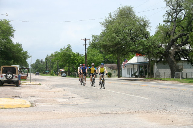 2007-05-05-Shiner-85mi-ride-03-Travis-Ben-Ren-Matt.JPG