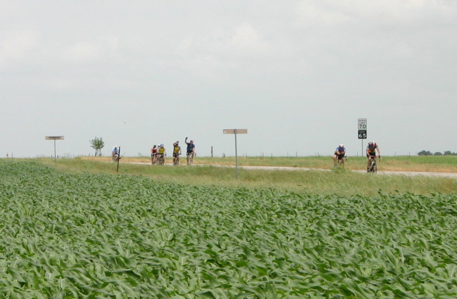 2007/05(May)/Shiner-BASH-85mi-bike-ride/640x480_2007-05-05-Shiner-85mi-ride-10-Travis-Ben-Ren.jpg