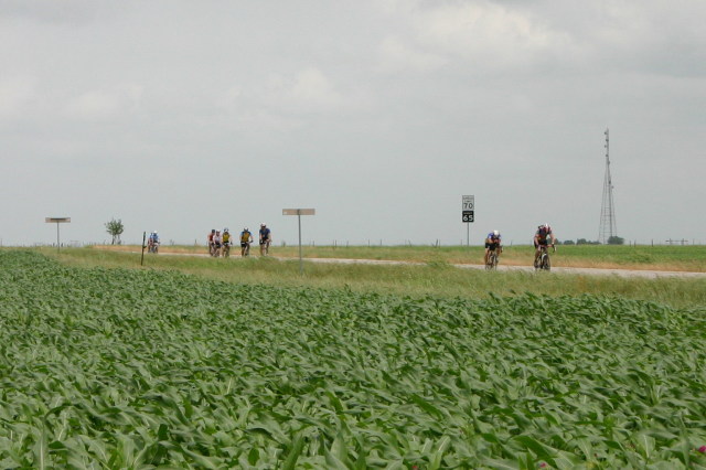 2007/05(May)/Shiner-BASH-85mi-bike-ride/640x480_2007-05-05-Shiner-85mi-ride-12-Travis-Ben-Ren.jpg