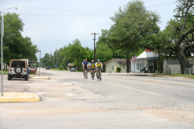 2007-05-05-Shiner-85mi-ride-01-Travis-Ben-Ren-Matt.JPG