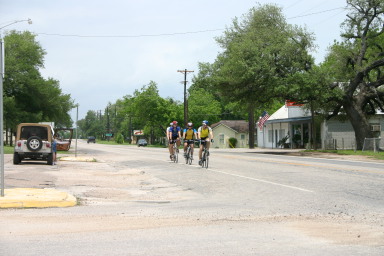 2007-05-05-Shiner-85mi-ride-02-Travis-Ben-Ren-Matt.JPG