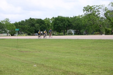 2007-05-05-Shiner-85mi-ride-30-Travis-Ben-Ren.JPG