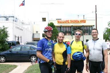 2007-05-05-Shiner-85mi-ride-31-Travis-Ben-Ren-Matt.JPG