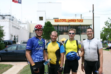 2007-05-05-Shiner-85mi-ride-35-Travis-Ben-Ren-Matt.JPG