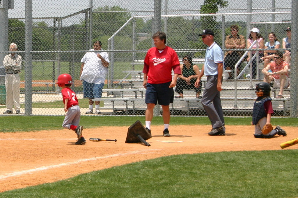 2007/05(May)/Titans-T-ball/1024x768_2007-05-12-Titans-032-Dax.JPG