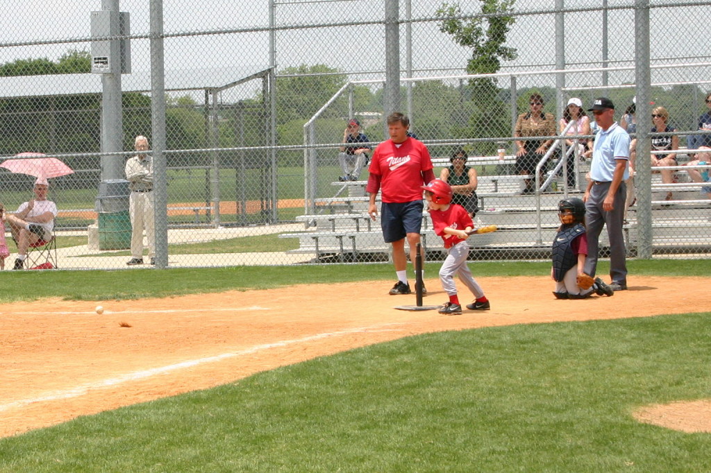 2007/05(May)/Titans-T-ball/1024x768_2007-05-12-Titans-047-Case.JPG