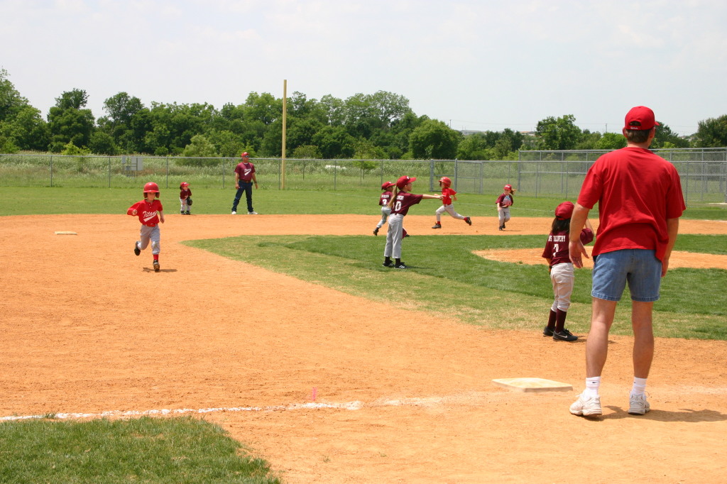 2007/05(May)/Titans-T-ball/1024x768_2007-05-12-Titans-051-Dax-JC.JPG