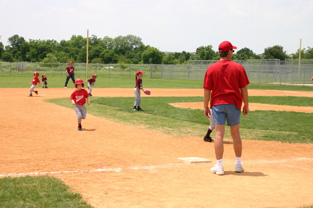 2007/05(May)/Titans-T-ball/1024x768_2007-05-12-Titans-052-Dax-JC.JPG