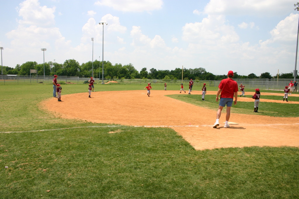 2007/05(May)/Titans-T-ball/1024x768_2007-05-12-Titans-064-Case.JPG