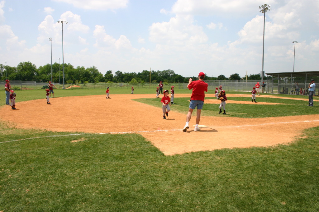 2007/05(May)/Titans-T-ball/1024x768_2007-05-12-Titans-066-Case.JPG
