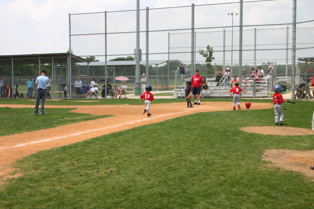 2007/05(May)/Titans-T-ball/1024x768_2007-05-12-Titans-076-Ethan.JPG