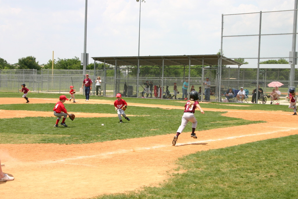 2007/05(May)/Titans-T-ball/1024x768_2007-05-12-Titans-097-David-August.JPG