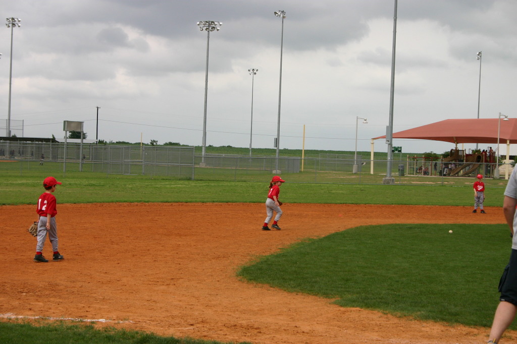 2007/05(May)/Titans-T-ball/1024x768_IMG_9923.JPG