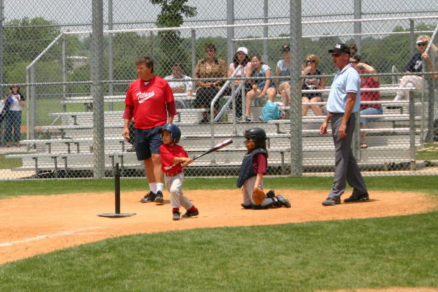 2007/05(May)/Titans-T-ball/640x480_2007-05-12-Titans-007-Anthony.JPG