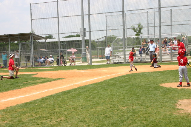 2007/05(May)/Titans-T-ball/640x480_2007-05-12-Titans-036.JPG