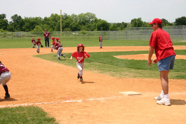 2007/05(May)/Titans-T-ball/640x480_2007-05-12-Titans-040-August-Nick.JPG