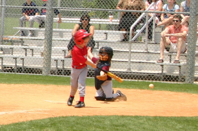 2007/05(May)/Titans-T-ball/640x480_2007-05-12-Titans-044-Case.JPG