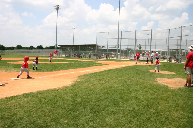 2007/05(May)/Titans-T-ball/640x480_2007-05-12-Titans-056-Ethan-Dax.JPG