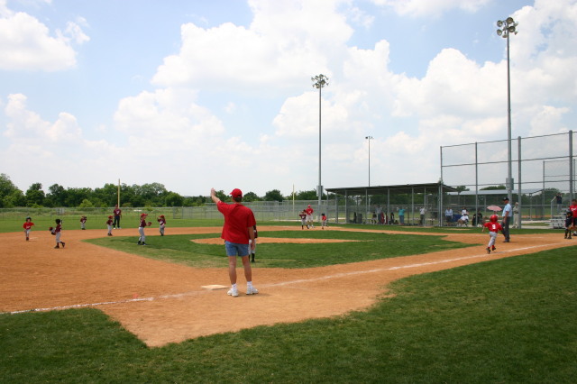 2007/05(May)/Titans-T-ball/640x480_2007-05-12-Titans-070-Case.JPG