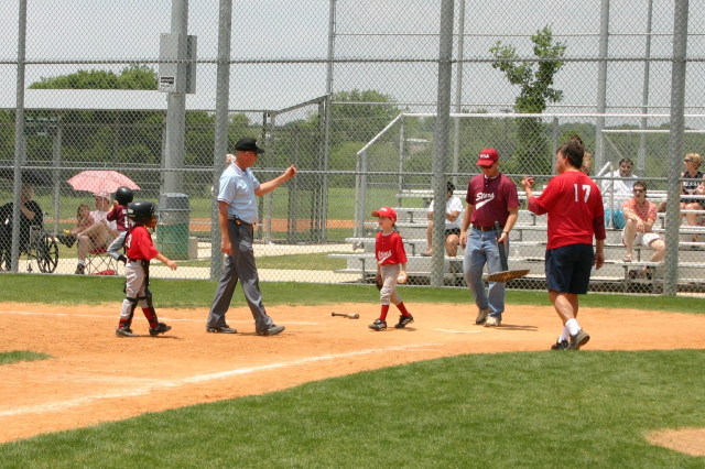 2007/05(May)/Titans-T-ball/640x480_2007-05-12-Titans-100-David.JPG