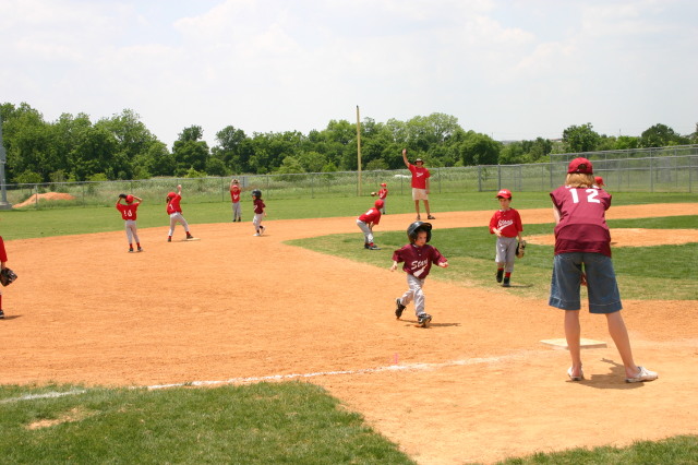 2007/05(May)/Titans-T-ball/640x480_2007-05-12-Titans-139.JPG