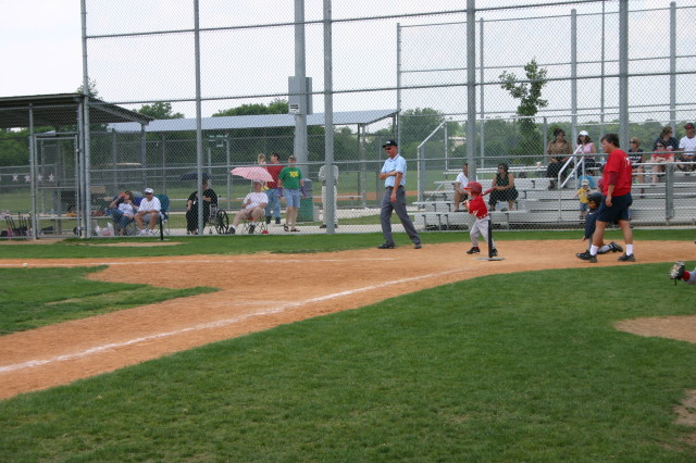 2007/05(May)/Titans-T-ball/640x480_2007-05-12-Titans-168.JPG