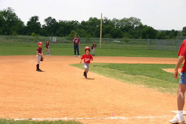 2007/05(May)/Titans-T-ball/640x480_2007-05-12-Titans-190.JPG