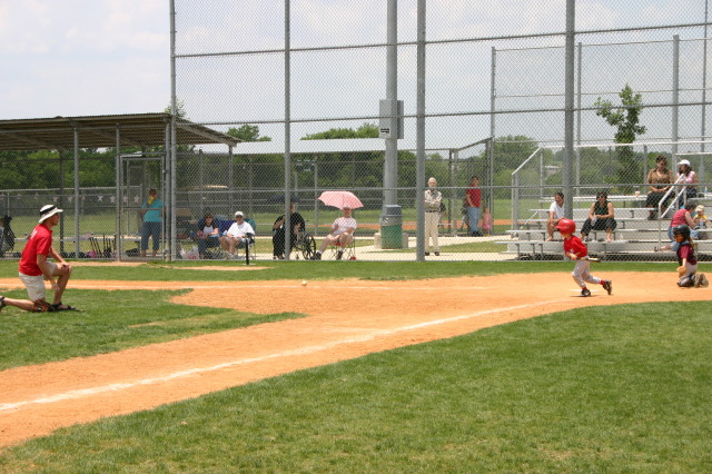 2007/05(May)/Titans-T-ball/640x480_2007-05-12-Titans-196.JPG