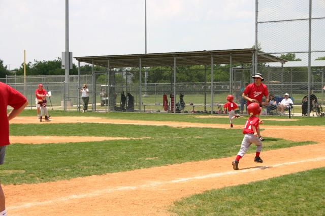 2007/05(May)/Titans-T-ball/640x480_2007-05-12-Titans-199.JPG