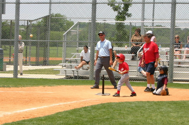 2007/05(May)/Titans-T-ball/640x480_2007-05-12-Titans-204.JPG