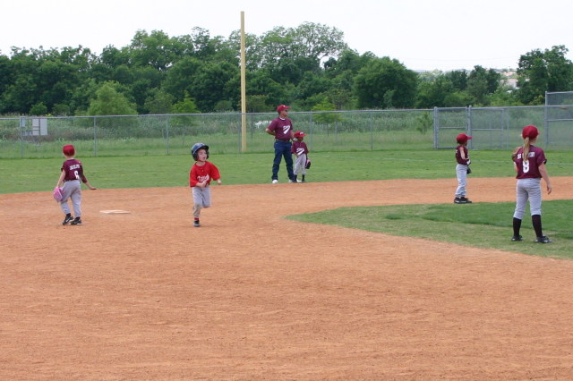 2007/05(May)/Titans-T-ball/640x480_2007-05-12-Titans-211.JPG