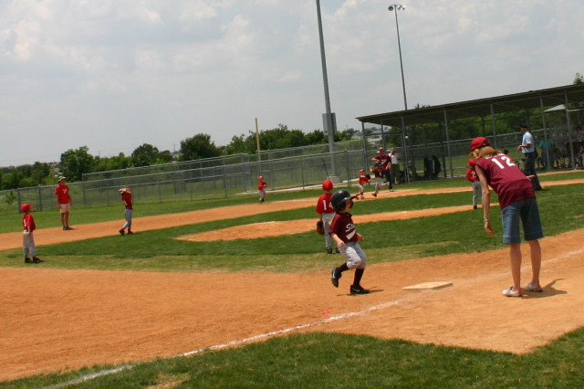 2007/05(May)/Titans-T-ball/640x480_2007-05-12-Titans-243.JPG