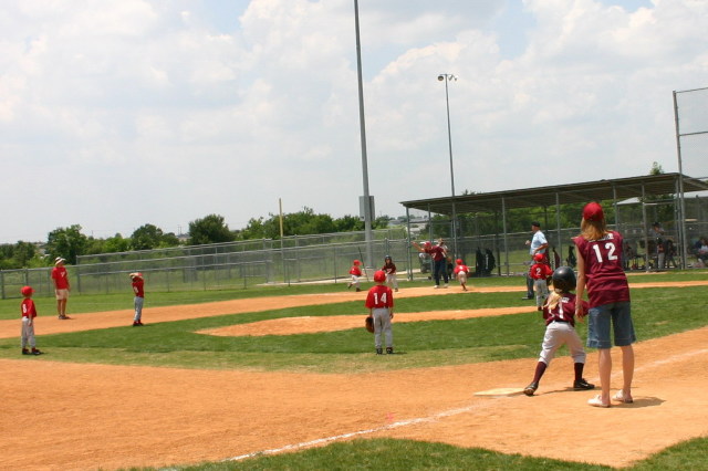2007/05(May)/Titans-T-ball/640x480_2007-05-12-Titans-245.JPG
