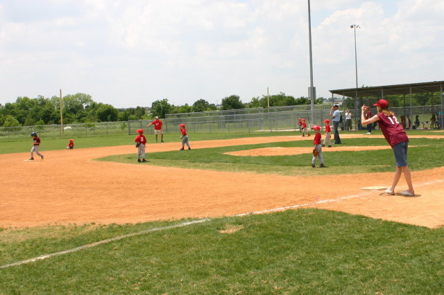 2007/05(May)/Titans-T-ball/640x480_2007-05-12-Titans-247.JPG