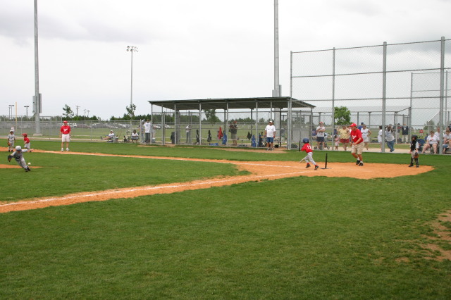 2007/05(May)/Titans-T-ball/640x480_IMG_9892.JPG