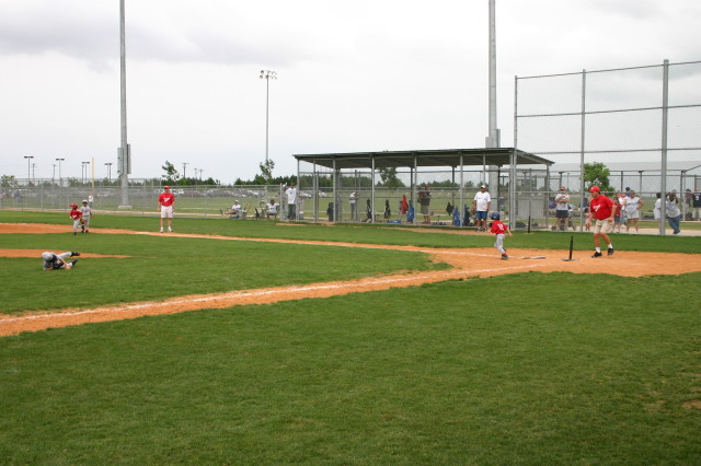 2007/05(May)/Titans-T-ball/640x480_IMG_9893.JPG